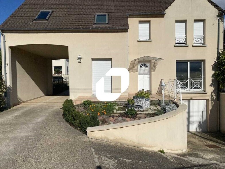 Flex in Pierrelaye for lease - Building Photo - Image 1 of 6