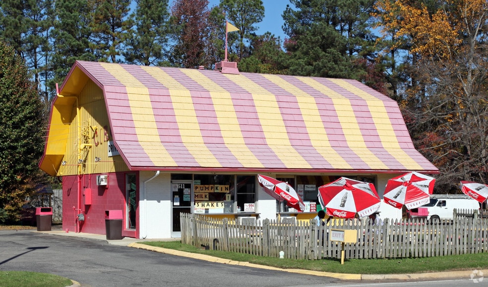 611 E Chatham St, Cary, NC for sale - Primary Photo - Image 1 of 3