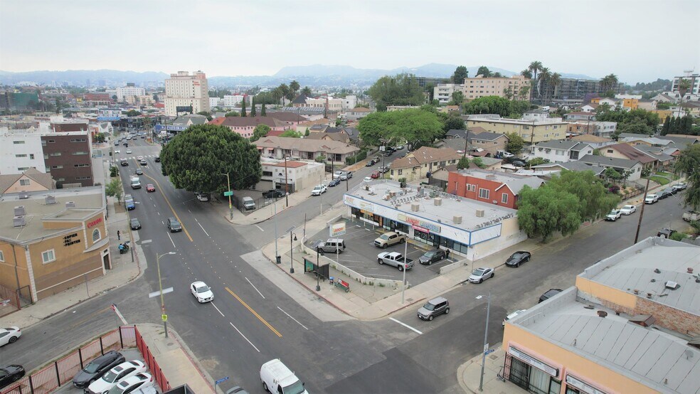 3253 Beverly Blvd, Los Angeles, CA à louer - Photo du bâtiment - Image 3 de 42