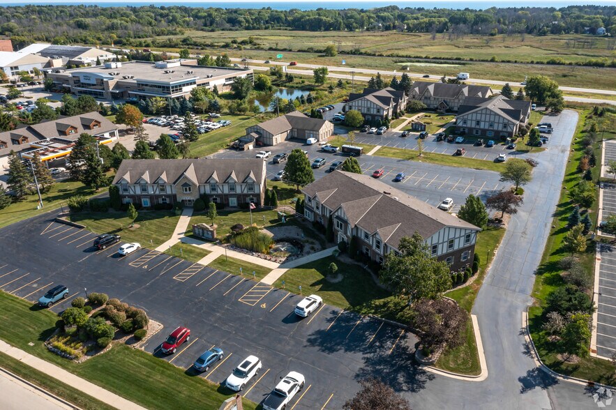 Mequon Office Park Redevelopment portefeuille de 5 propriétés à vendre sur LoopNet.ca - Photo du bâtiment - Image 1 de 8