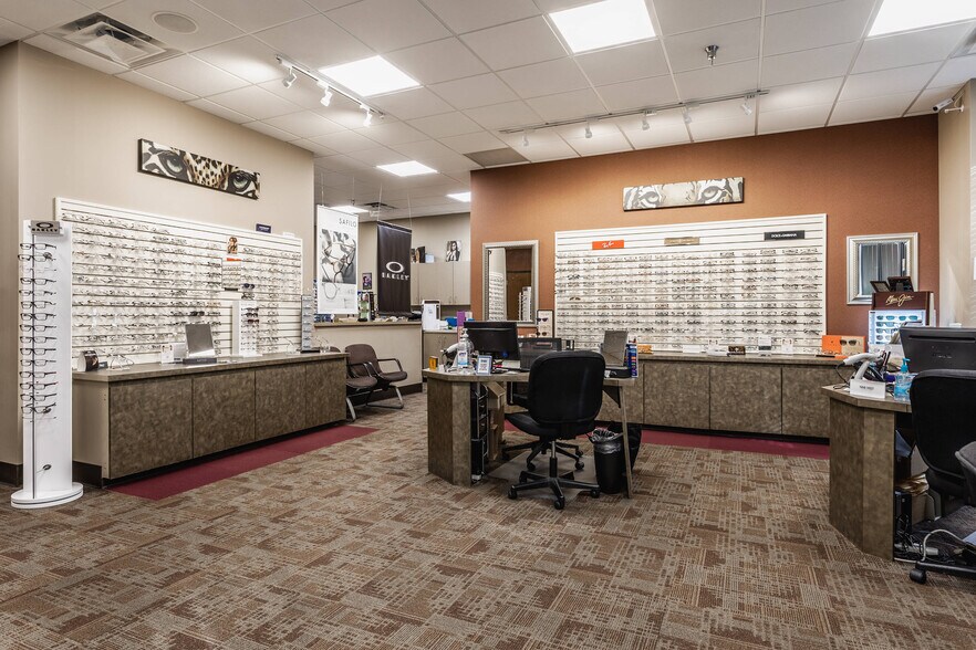 11455 N Meridian St, Carmel, IN for lease - Building Photo - Image 2 of 9