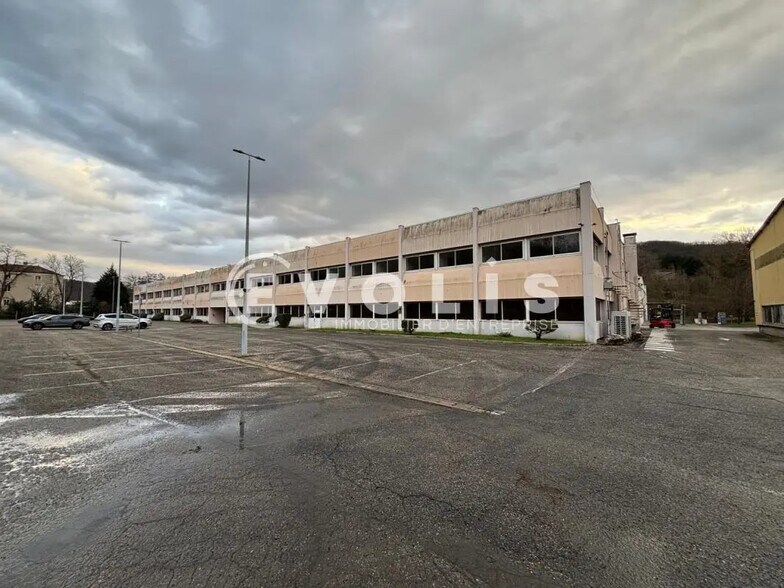 Rue De La Démocratie, Givors à louer - Photo du bâtiment - Image 3 de 24