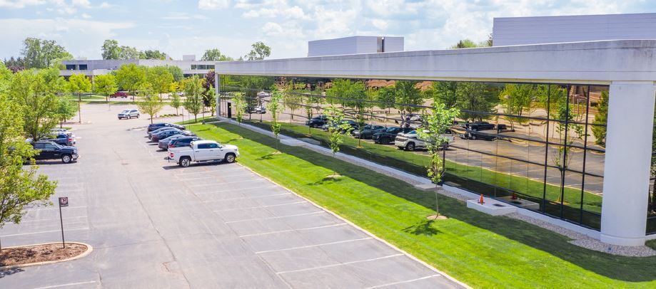 31700 Middlebelt Rd, Farmington Hills, MI à louer - Photo du bâtiment - Image 2 de 11