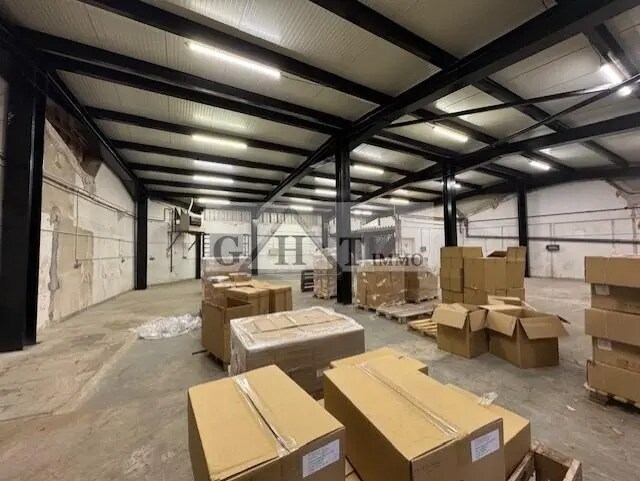 Industrial in Neuilly-Plaisance for lease - Interior Photo - Image 3 of 4