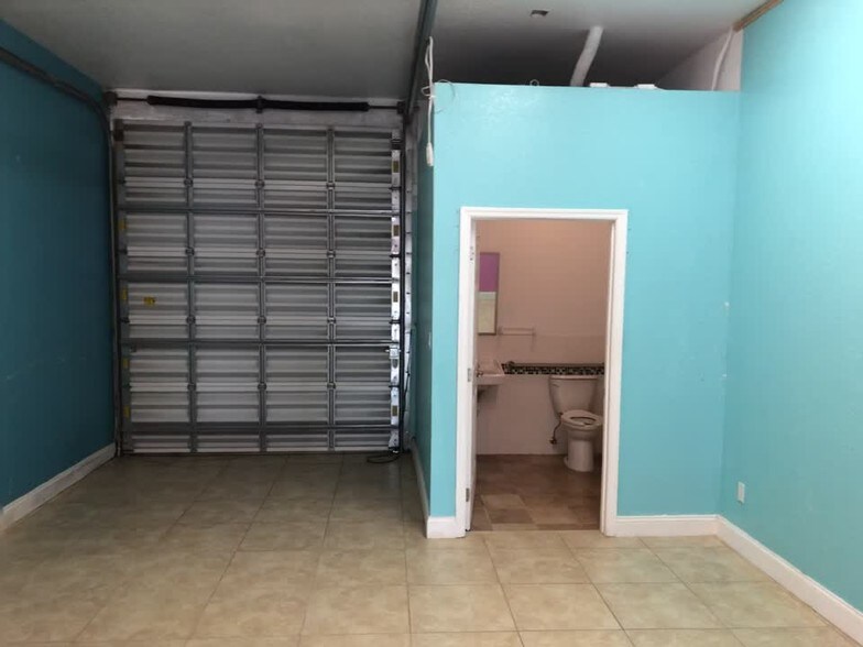 2408-2412 N Dixie Hwy, Wilton Manors, FL à louer - Vidéo sur l’inscription commerciale - Image 3 de 10