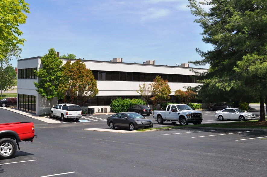 136 S Illinois Ave, Oak Ridge, TN à louer - Photo du bâtiment - Image 2 de 5