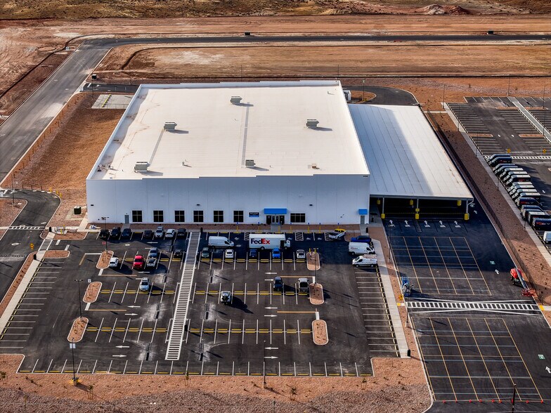 4898 S River Rd, St George, UT à vendre - Photo du bâtiment - Image 2 de 2