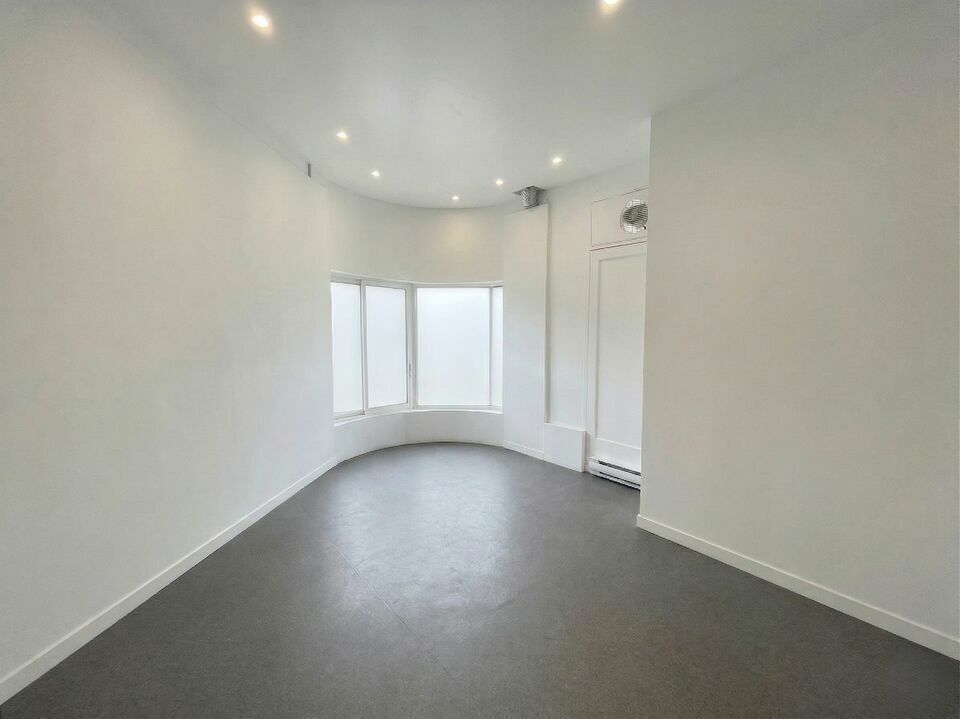 Retail in Nice for sale Interior Photo- Image 1 of 4