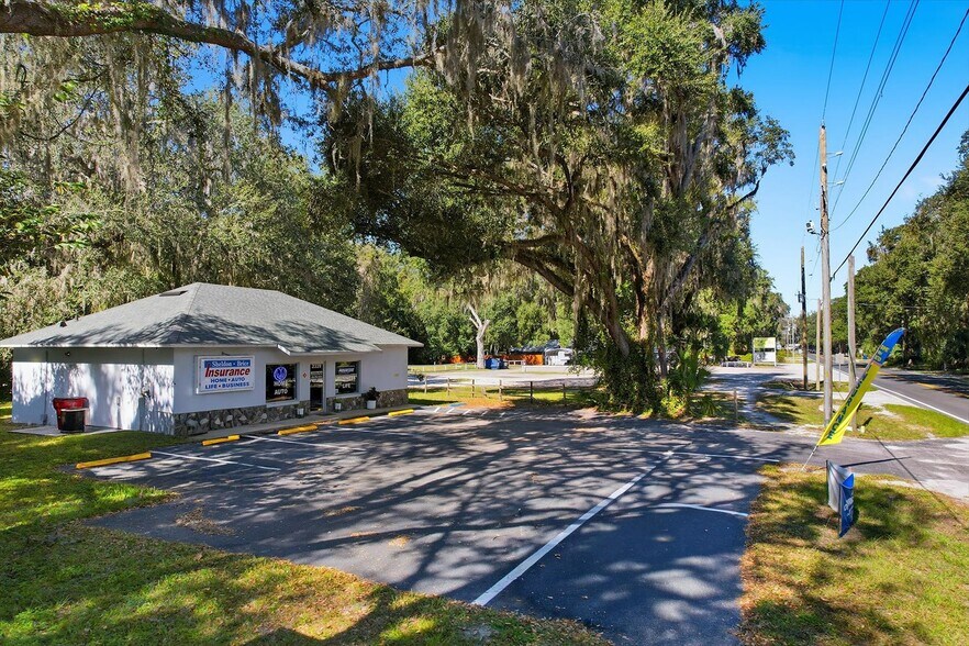 2339 N Country Road 470, Lake Panasoffkee, FL à vendre - Photo du bâtiment - Image 2 de 39