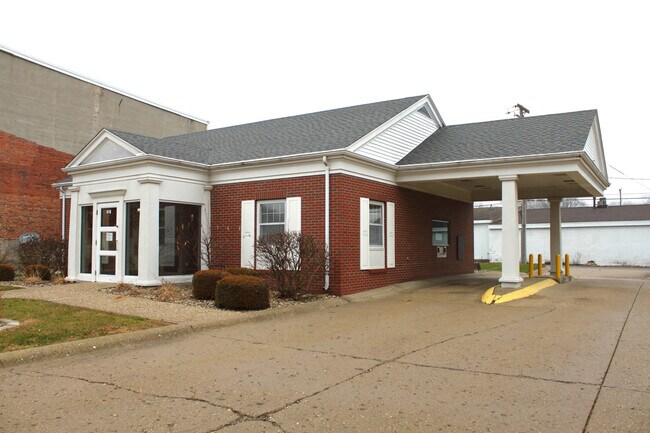 Plus de détails pour 418 Locust St, Delavan, IL - Commerce de détail à vendre