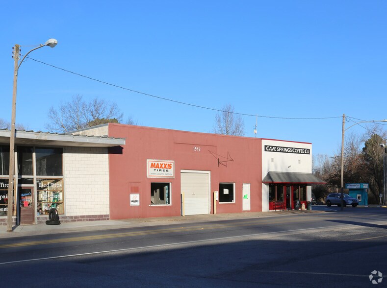 127 S Main St, Cave Springs, AR for sale - Primary Photo - Image 1 of 2