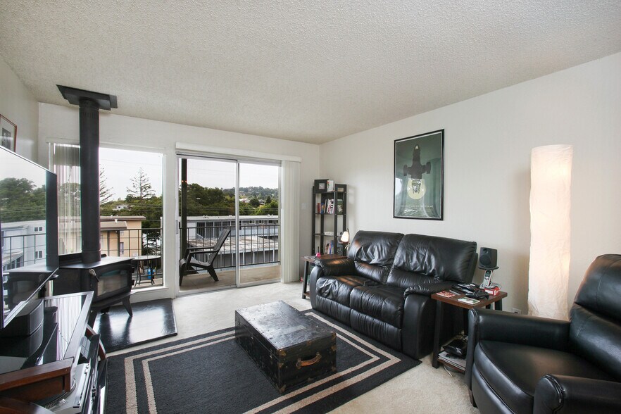 2200 Village Ct, Belmont, CA à vendre - Photo du bâtiment - Image 2 de 60