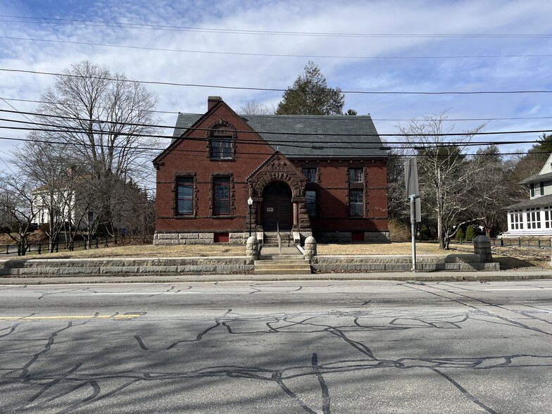 4 Mansfield Ave, Norton, MA à louer - Photo du b timent - Image 3 de 4