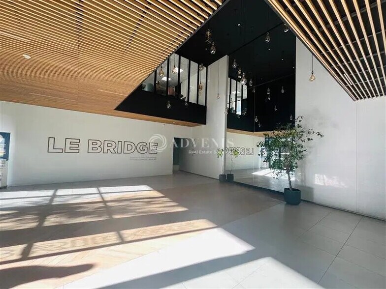 Office in Mérignac for lease - Lobby - Image 3 of 12