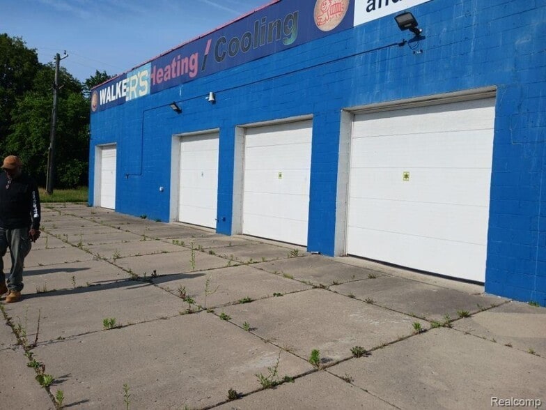 15921 W 8 Mile Rd, Detroit, MI à vendre - Photo du bâtiment - Image 3 de 24