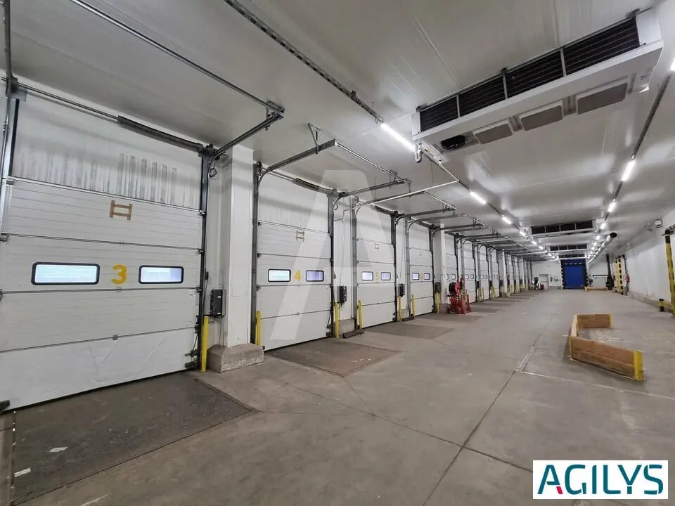 Office in Chilly-Mazarin for lease Interior Photo- Image 1 of 7