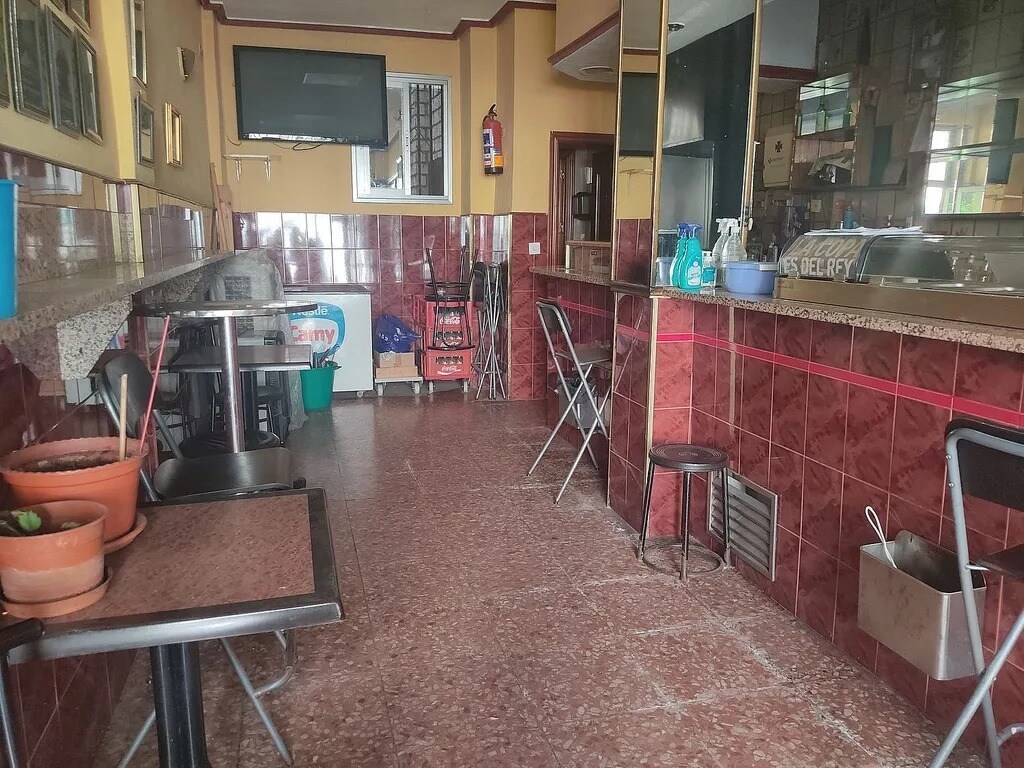 Retail in Móstoles, Madrid for lease Primary Photo- Image 1 of 2