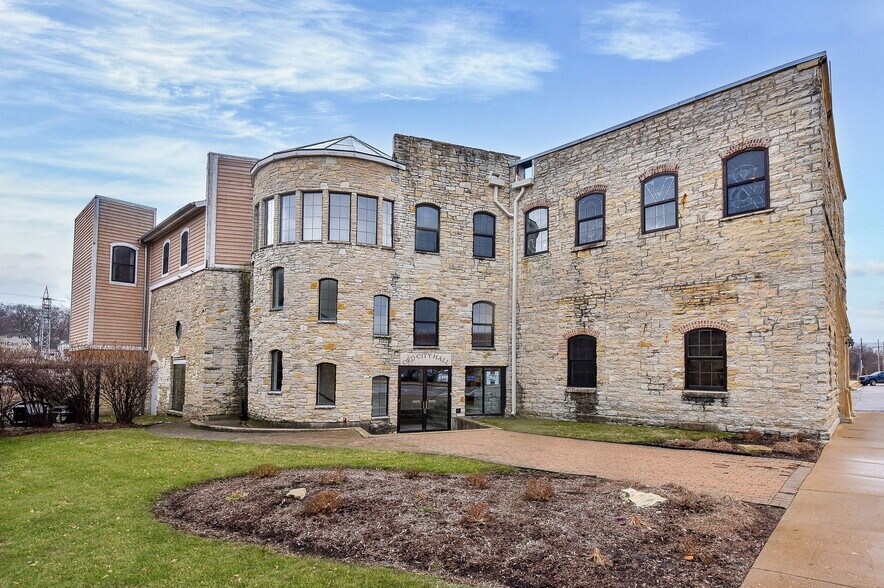 30 S Shumway Ave, Batavia, IL à vendre - Photo du bâtiment - Image 2 de 65