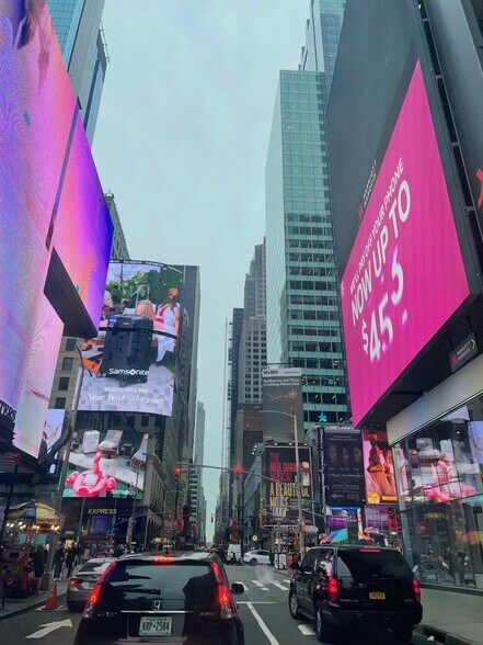 147-149 W 46th St, New York, NY à louer - Photo du bâtiment - Image 2 de 2