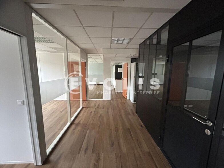 Office in Mérignac for lease - Interior Photo - Image 2 of 6