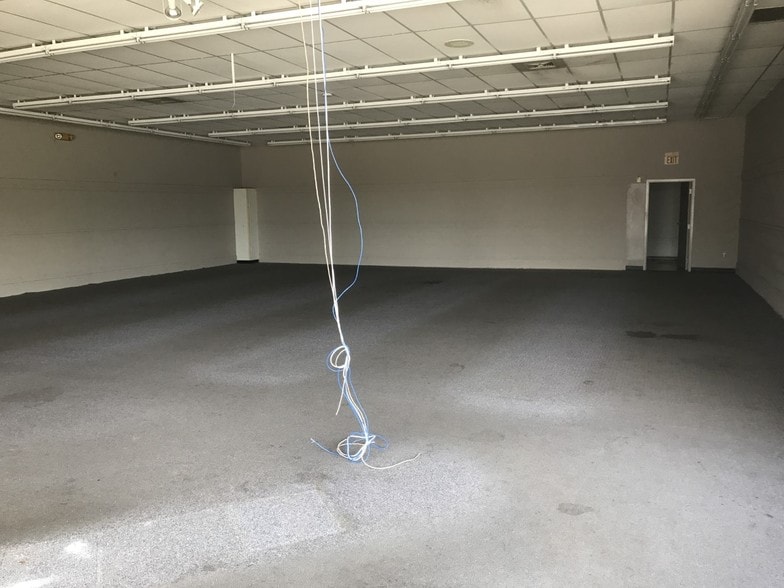 5352 Dixie Hwy, Louisville, KY for sale - Building Photo - Image 3 of 7