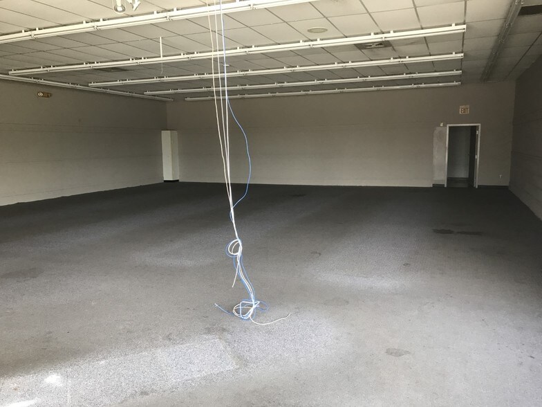 5352 Dixie Hwy, Louisville, KY à vendre - Photo du bâtiment - Image 3 de 7