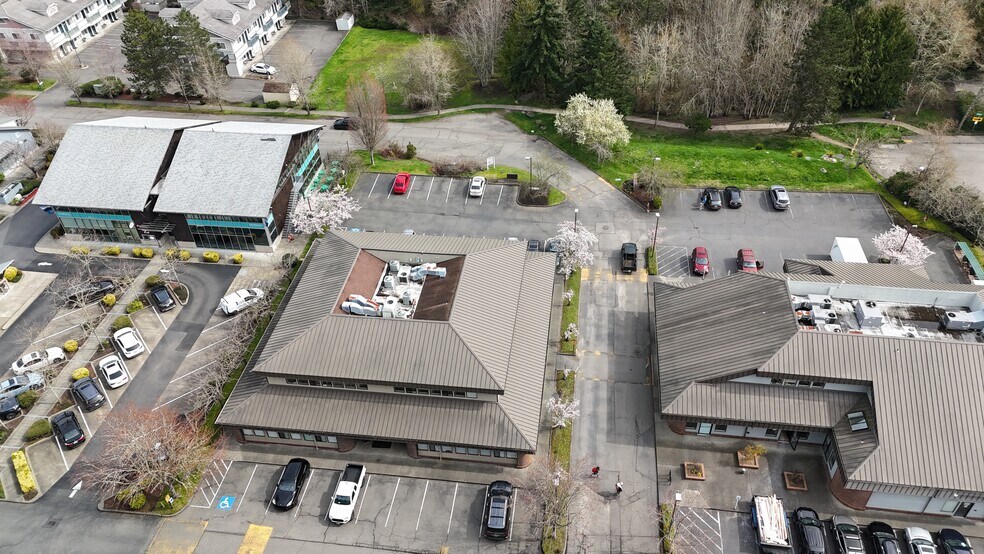 911 Hildebrand Ln NE, Bainbridge Island, WA à vendre - Photo du bâtiment - Image 2 de 3