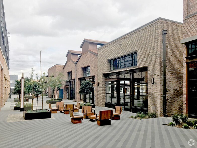 555-581 Mateo St, Los Angeles, CA à louer - Photo du bâtiment - Image 2 de 5