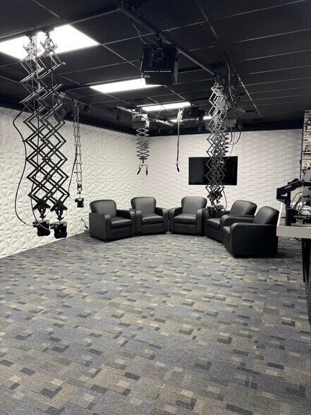 3821 Industrial Blvd, Indianapolis, IN à vendre - Photo du bâtiment - Image 3 de 40