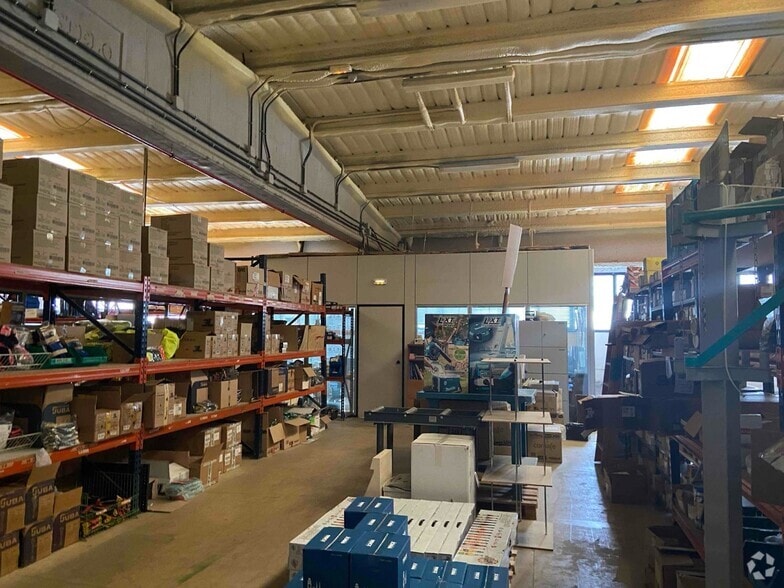 Industrial in San Sebastián de los Reyes, Madrid for sale - Interior Photo - Image 1 of 1