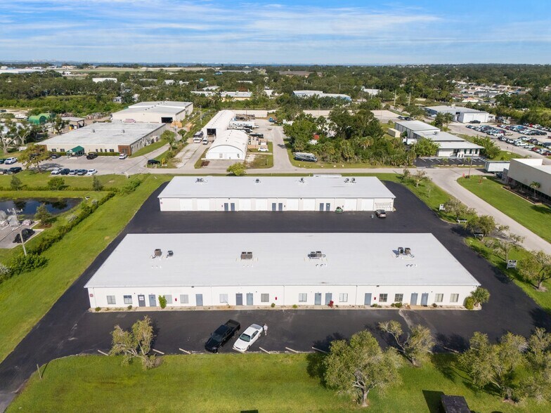1390 Commerce Blvd, Sarasota, FL à louer - Photo du bâtiment - Image 2 de 14
