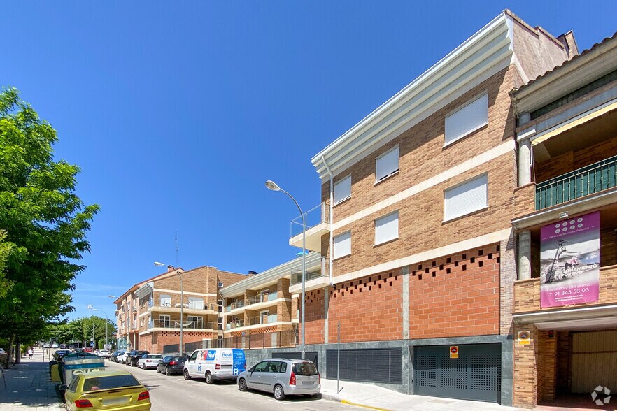 Calle Julián Berrendero, 14, San Agustín del Guadalix, Madrid à louer - Photo du bâtiment - Image 3 de 3