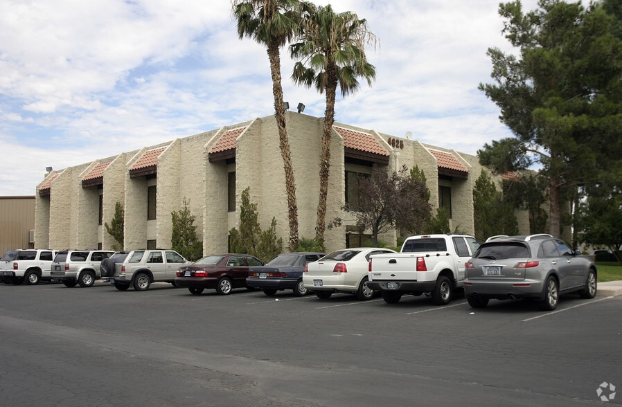 4625-A Wynn Rd, Las Vegas, NV à louer - Photo du bâtiment - Image 3 de 7
