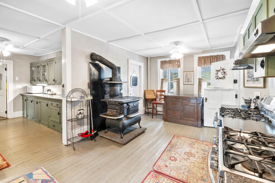 5 Greenhouse Ln, Bradford, NH à vendre - Photo du bâtiment - Image 3 de 9