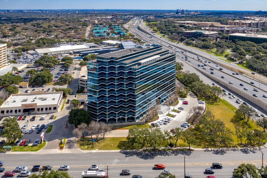 10999 W IH-10, San Antonio, TX à louer - Photo du bâtiment - Image 2 de 13