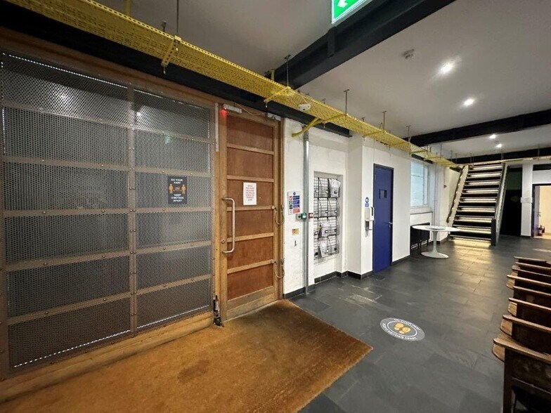 25-37 Cowleaze Rd, Kingston Upon Thames à louer - Photo du bâtiment - Image 2 de 10