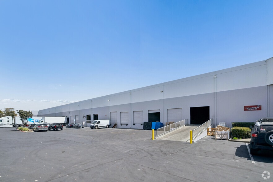 1942-1958 Sabre St, Hayward, CA for lease - Building Photo - Image 3 of 20