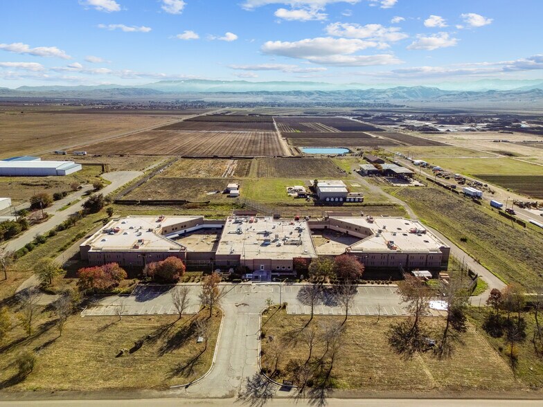 185 W Gale Ave, Coalinga, CA à vendre - Photo du bâtiment - Image 2 de 24