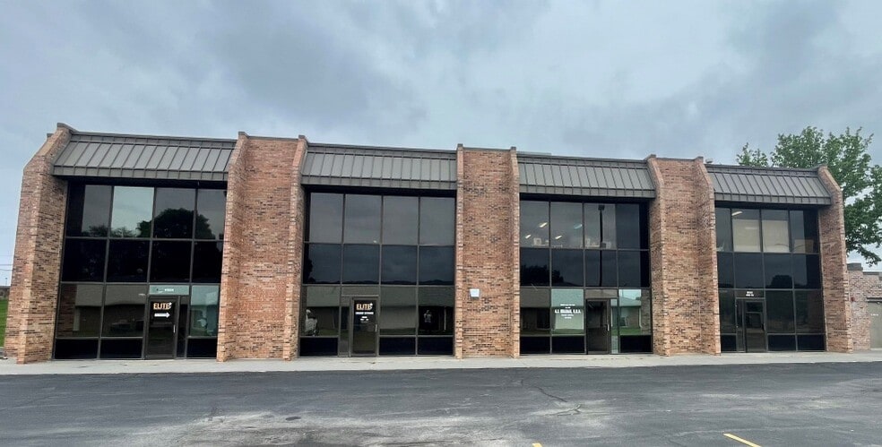 10828 John Galt Blvd, Omaha, NE à louer - Photo du bâtiment - Image 2 de 2