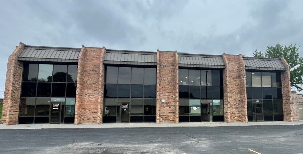 10828 John Galt Blvd, Omaha, NE à louer - Photo du bâtiment - Image 2 de 2