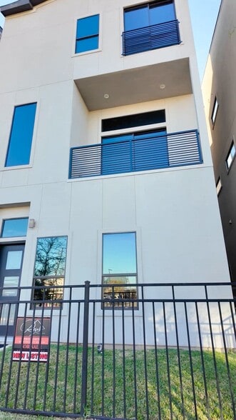 2317 Eagle St, Houston, TX for sale - Commercial Listing Video - Image 2 of 13