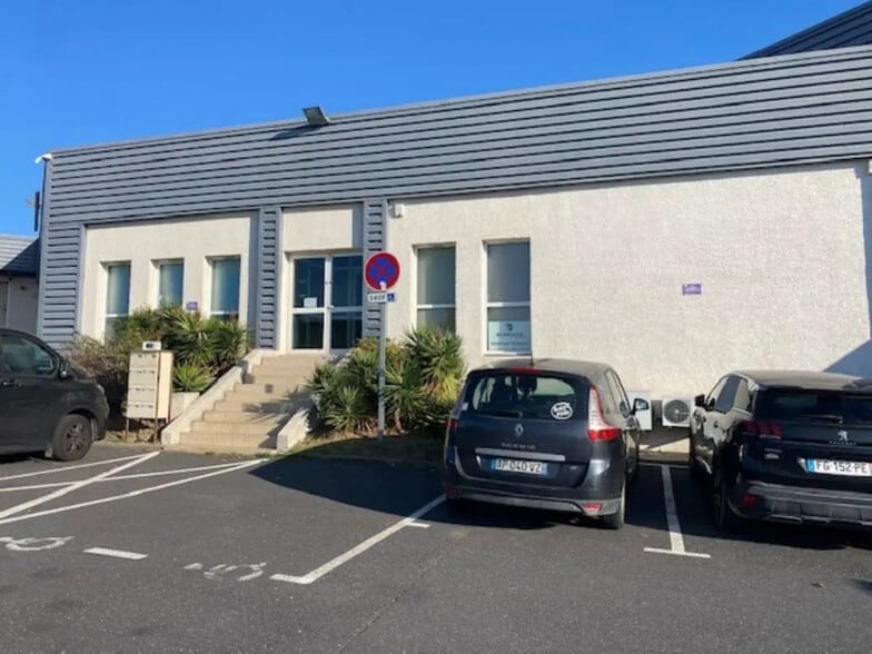 Office in Baillargues for lease - Building Photo - Image 1 of 7