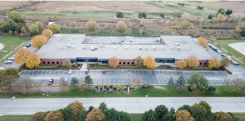 N25W23255 Paul Rd, Pewaukee, WI for sale - Primary Photo - Image 1 of 10