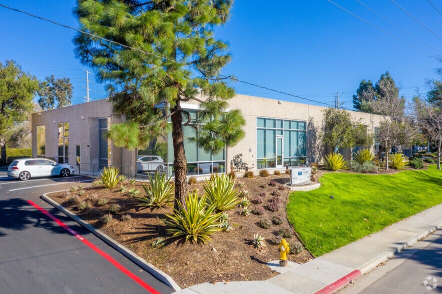 11025 Roselle St, San Diego, CA à vendre - Photo du bâtiment - Image 2 de 5