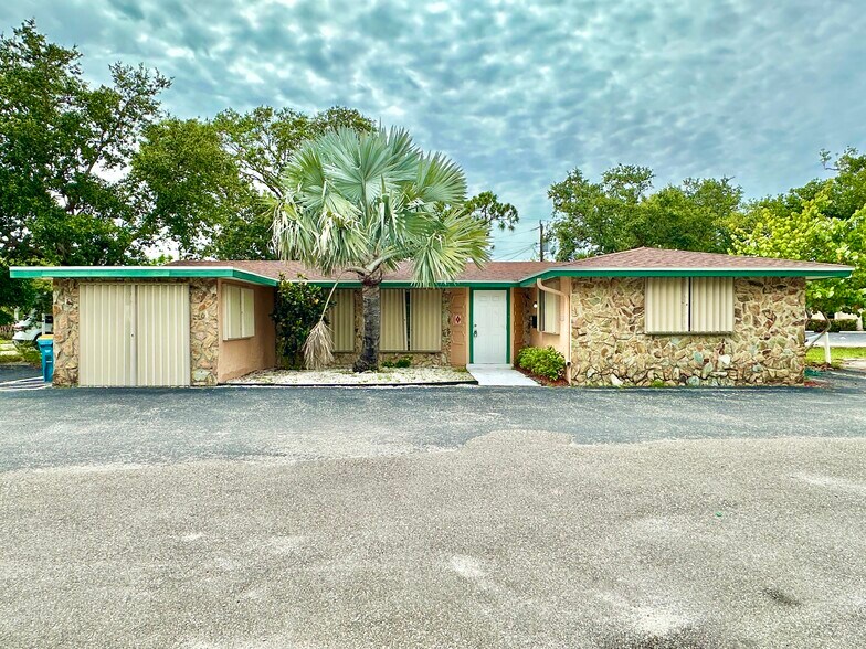 22110 Kimble Ave, Port Charlotte, FL à louer - Photo du bâtiment - Image 2 de 11