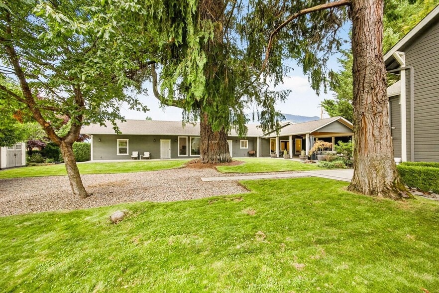 111 Cedar St, Rogue River, OR à vendre - Photo du bâtiment - Image 1 de 56