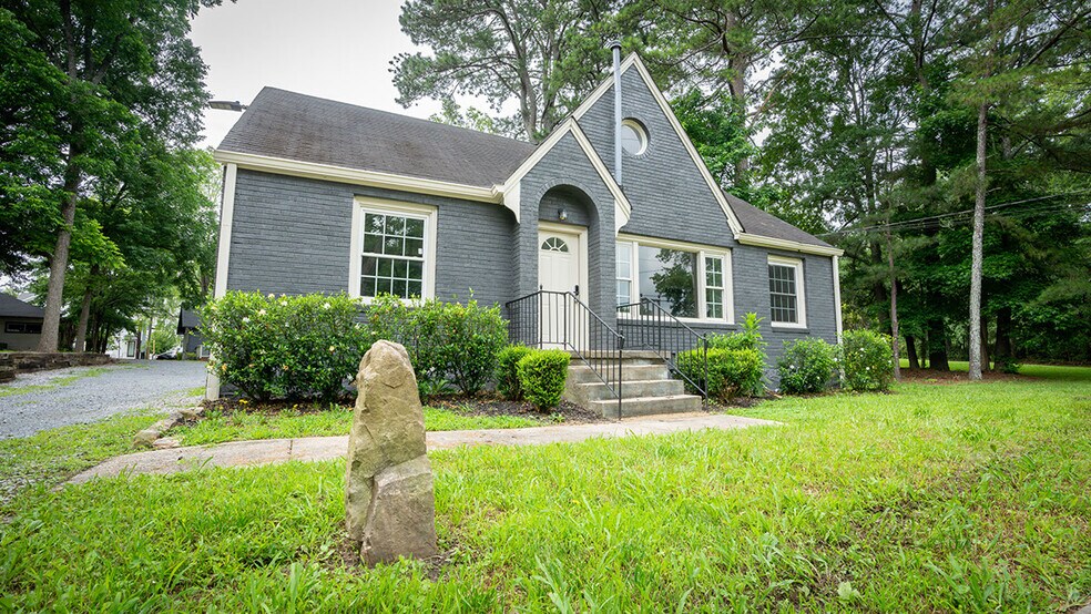 2107 Bolton Rd NW, Atlanta, GA à louer - Photo du bâtiment - Image 1 de 8