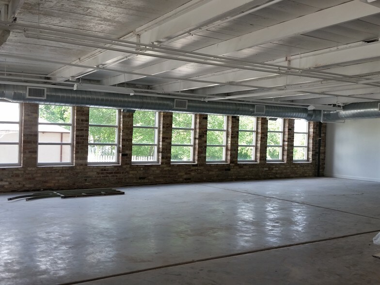 916 Bryan Ave, Fort Worth, TX à louer - Photo intérieure - Image 3 de 19