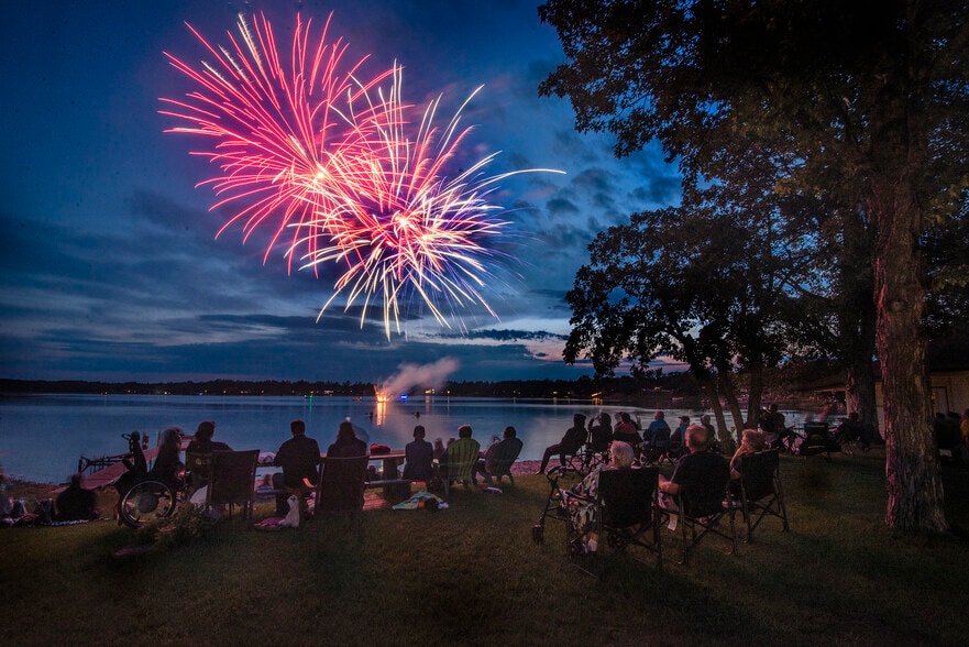 Two Motels/Ice Cream Shop in Central MN! portfolio of 2 properties for sale on LoopNet.ca - Building Photo - Image 1 of 15