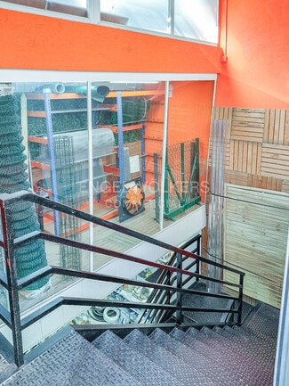 Plus de détails pour Commerce de détail à vendre